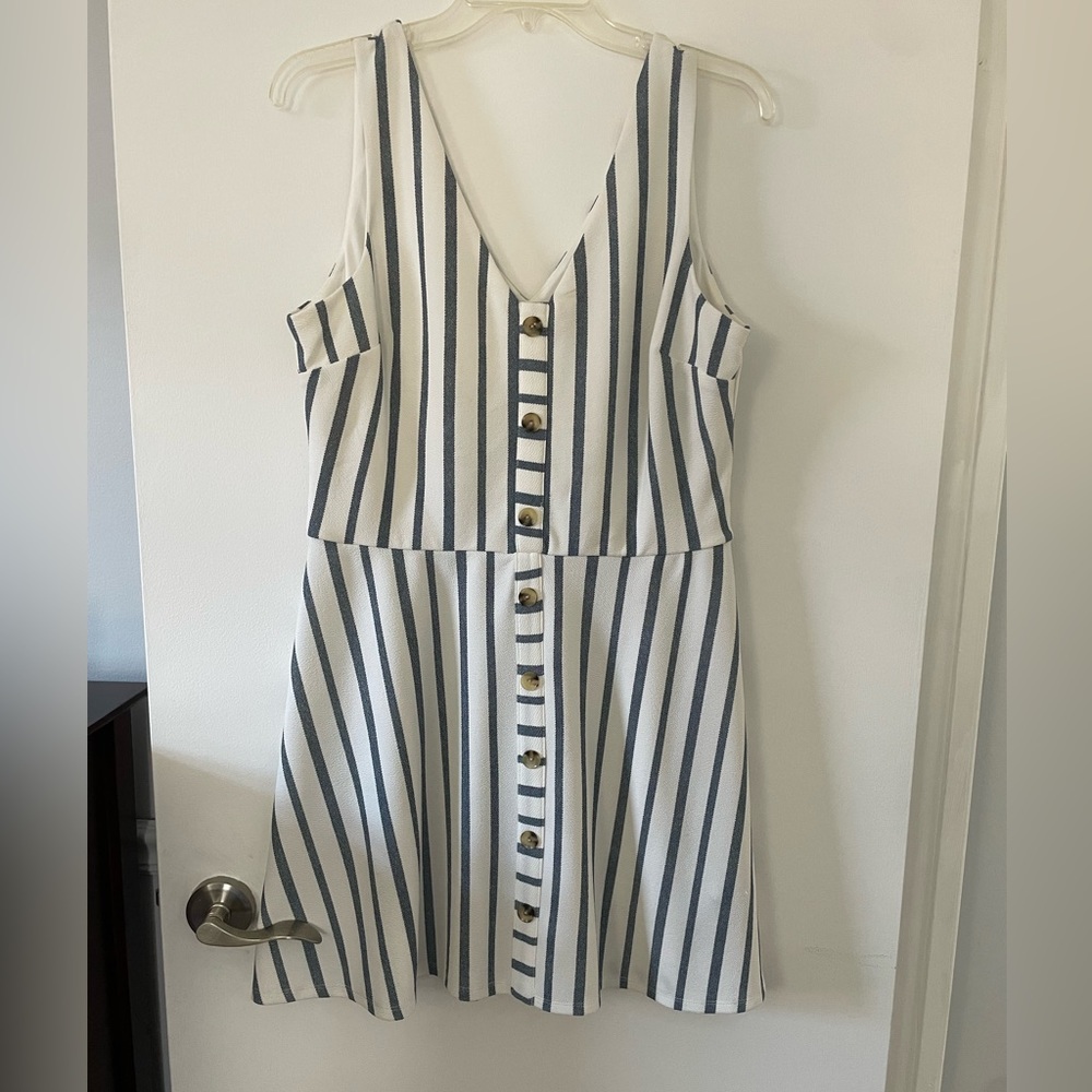 iZ Byer - White with blue stripes dress